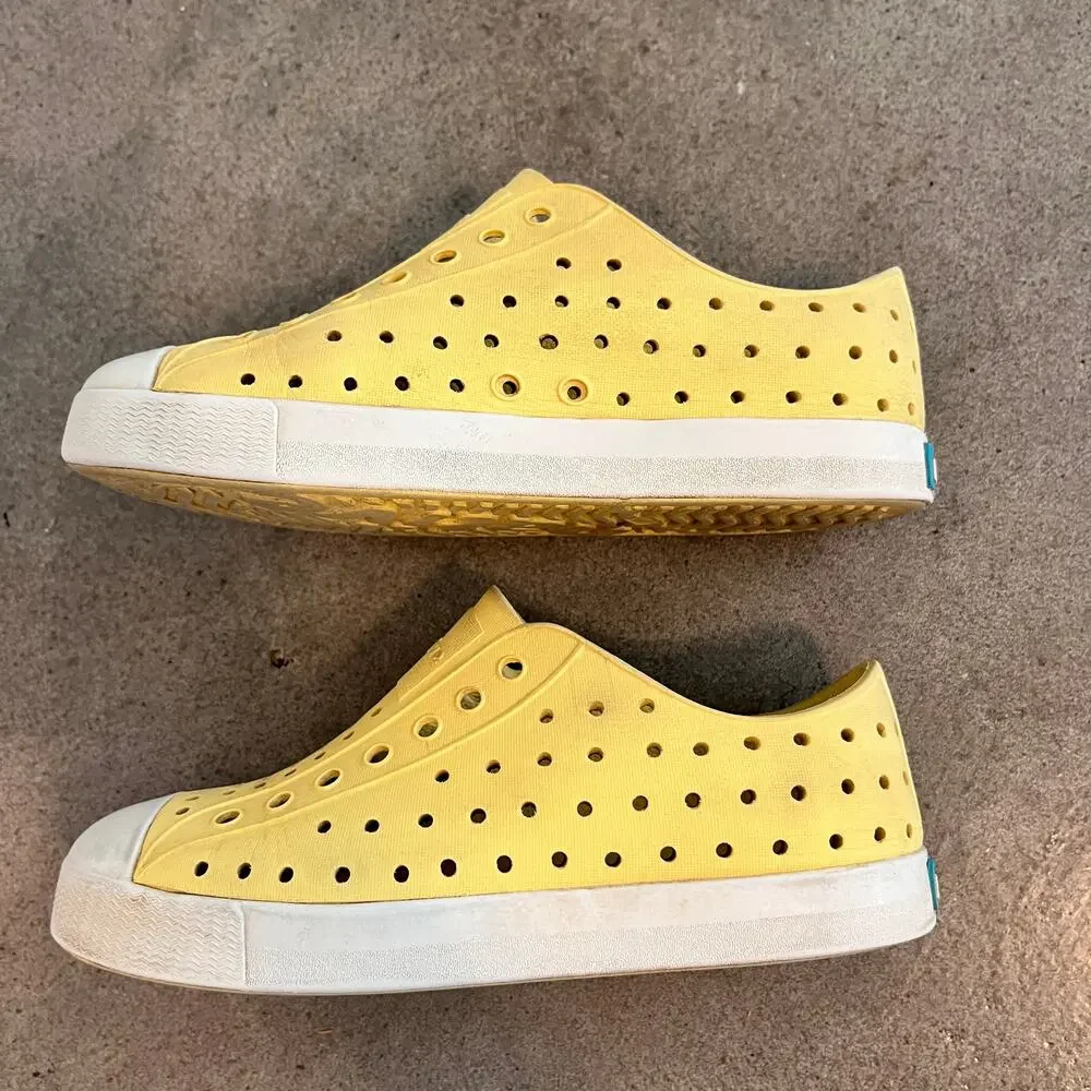 Native Jefferson Yellow slip on water shoes casual gender neutral youth size 1